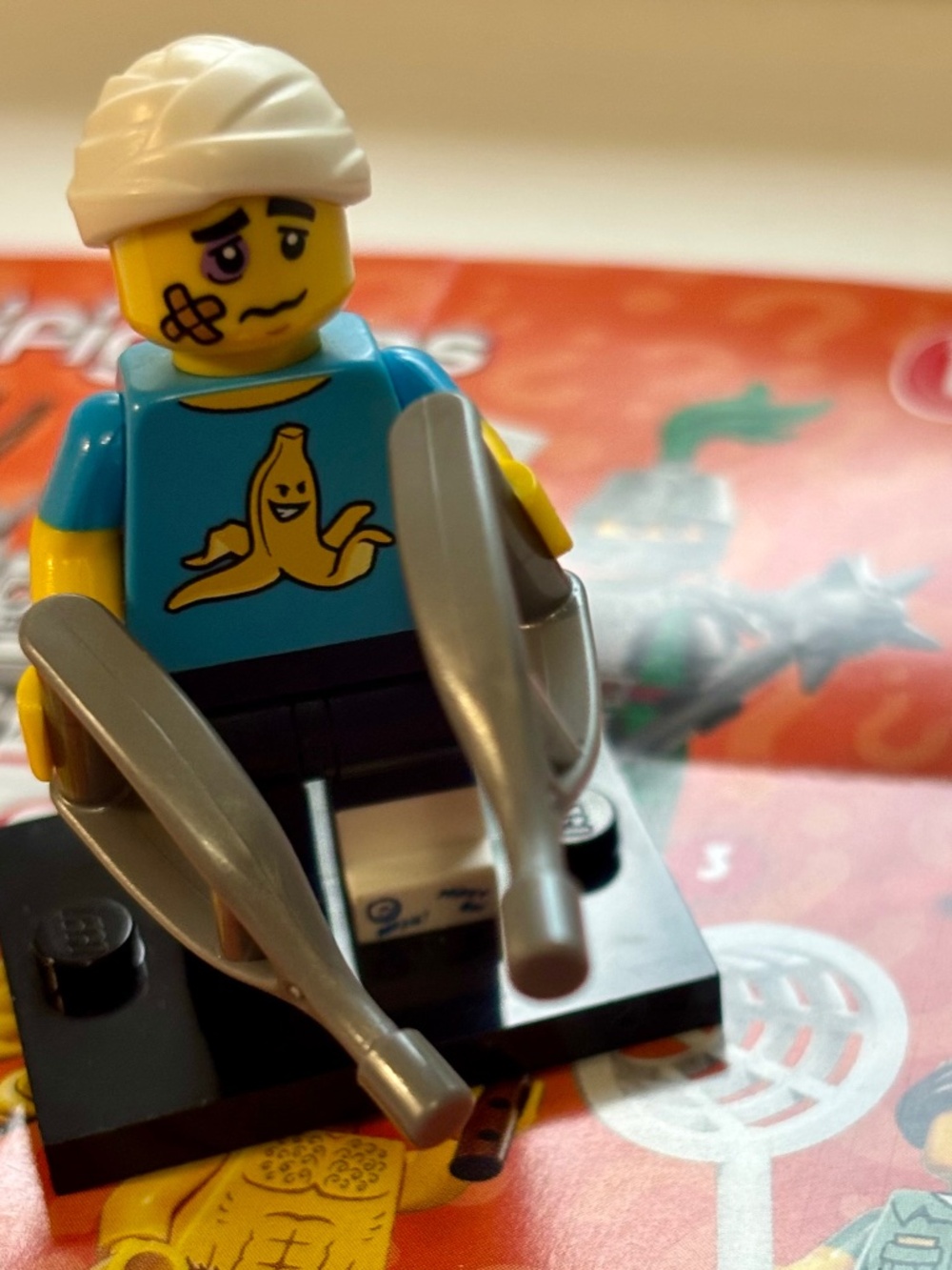 LEGO SERIES 15 "Clumsy Guy" col15-4 with stand, pamphlet & accessories.